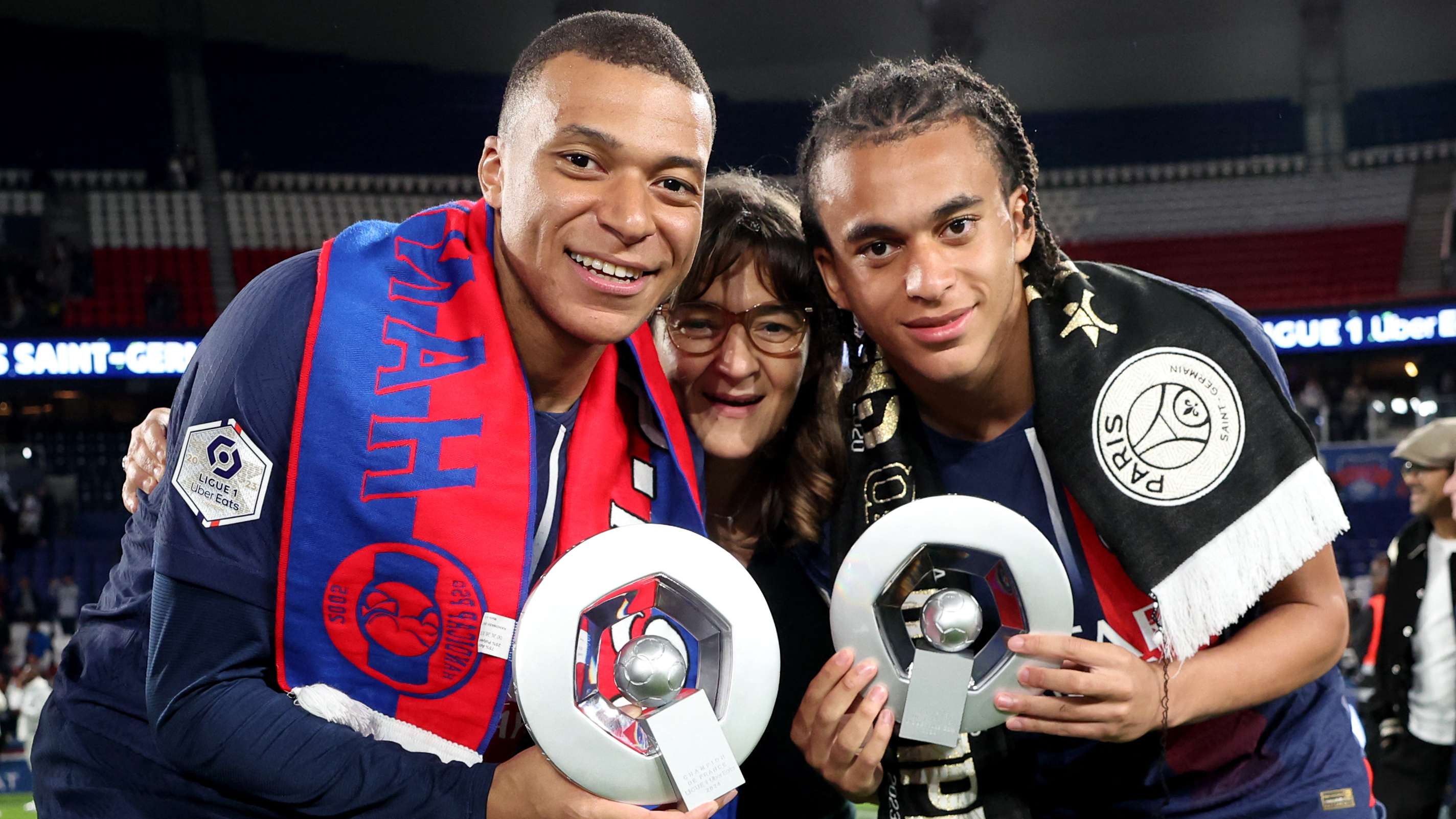 重回国际足 重回国际足