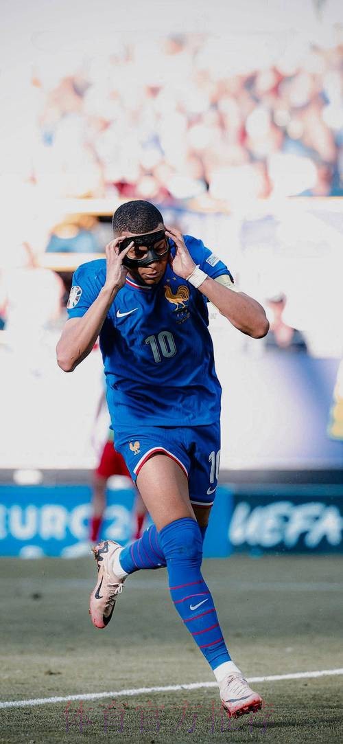 听妈妈的话?姆巴佩母亲担任其经纪人 与皇马开谈 听妈妈的话?姆巴佩母亲担任其经纪人 与皇马开谈